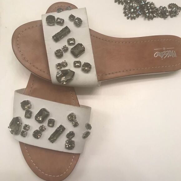5/25 🍁 Mossimo White slip on 💎 sandals size 8.5 - Picture 1 of 8